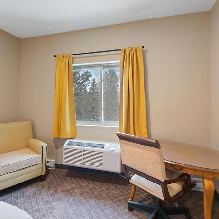 Wagon Wheel Hotel West Yellowstone Esterno foto