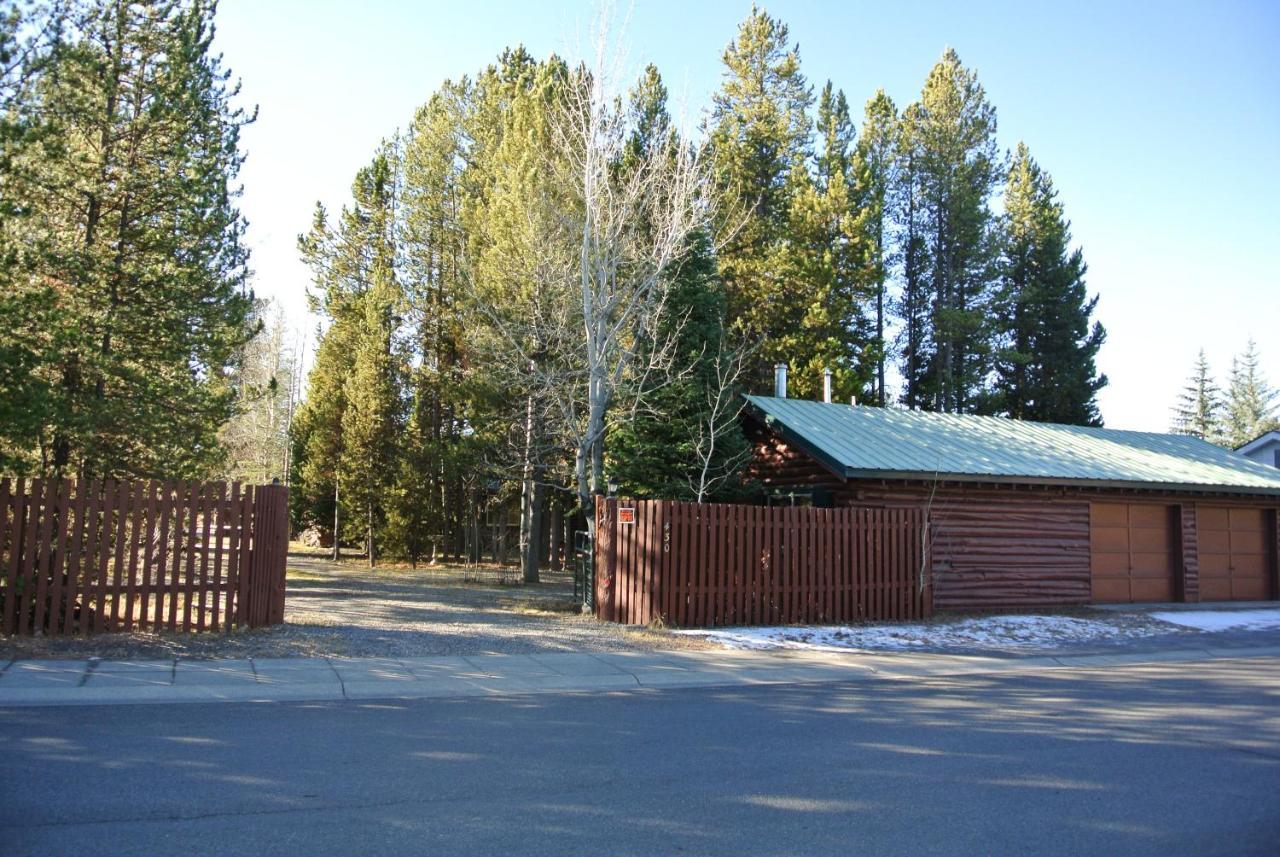 Wagon Wheel Hotel West Yellowstone Esterno foto