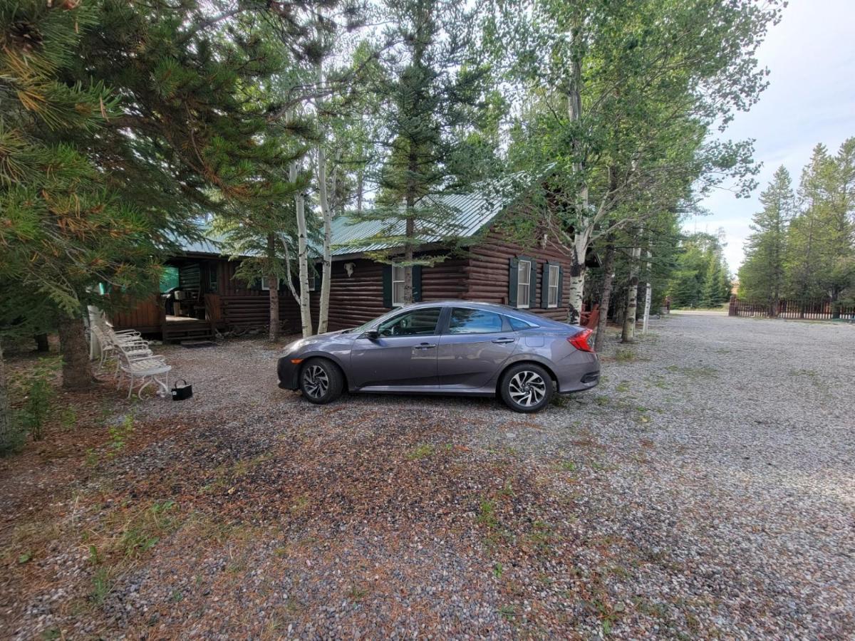 Wagon Wheel Hotel West Yellowstone Esterno foto