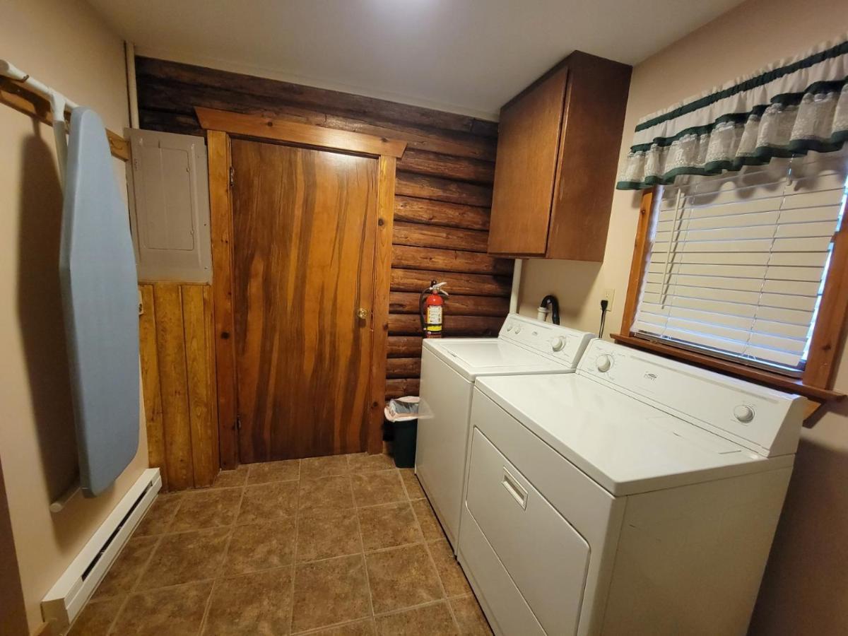 Wagon Wheel Hotel West Yellowstone Esterno foto