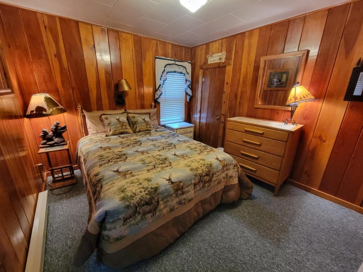 Wagon Wheel Hotel West Yellowstone Esterno foto