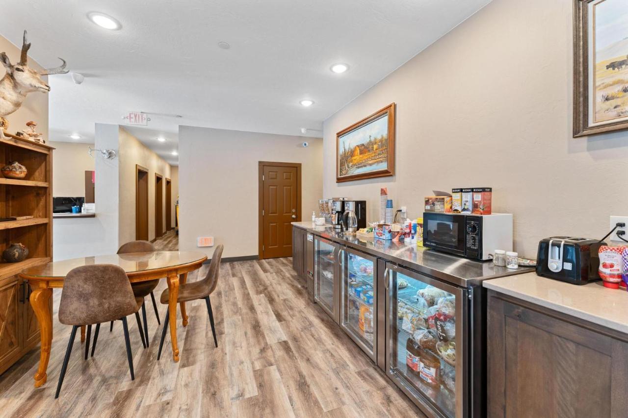 Wagon Wheel Hotel West Yellowstone Esterno foto