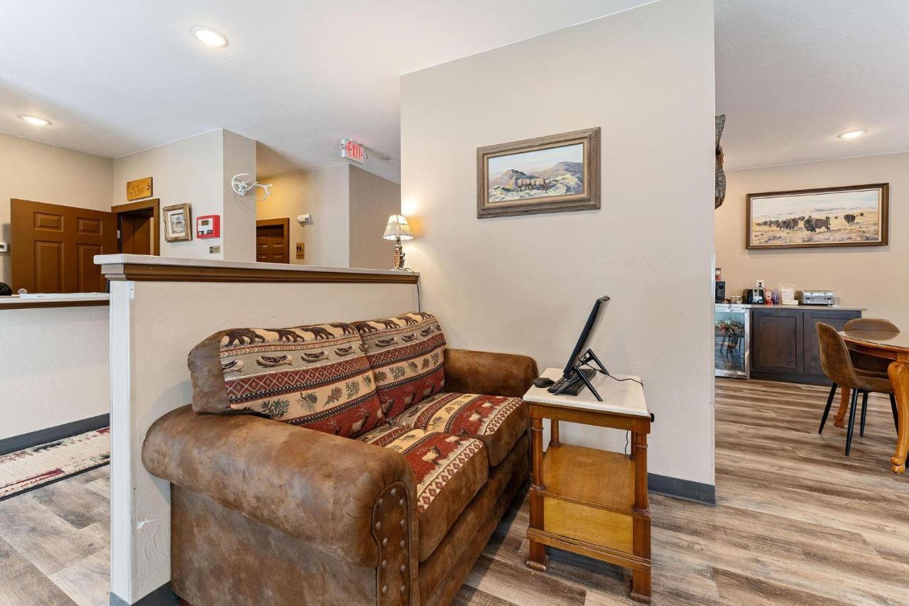 Wagon Wheel Hotel West Yellowstone Esterno foto