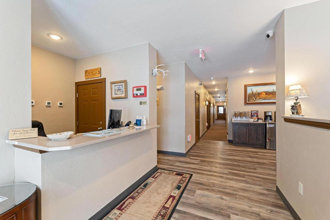 Wagon Wheel Hotel West Yellowstone Esterno foto