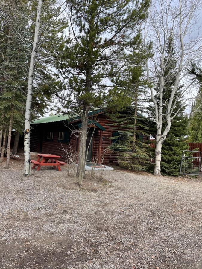 Wagon Wheel Hotel West Yellowstone Esterno foto