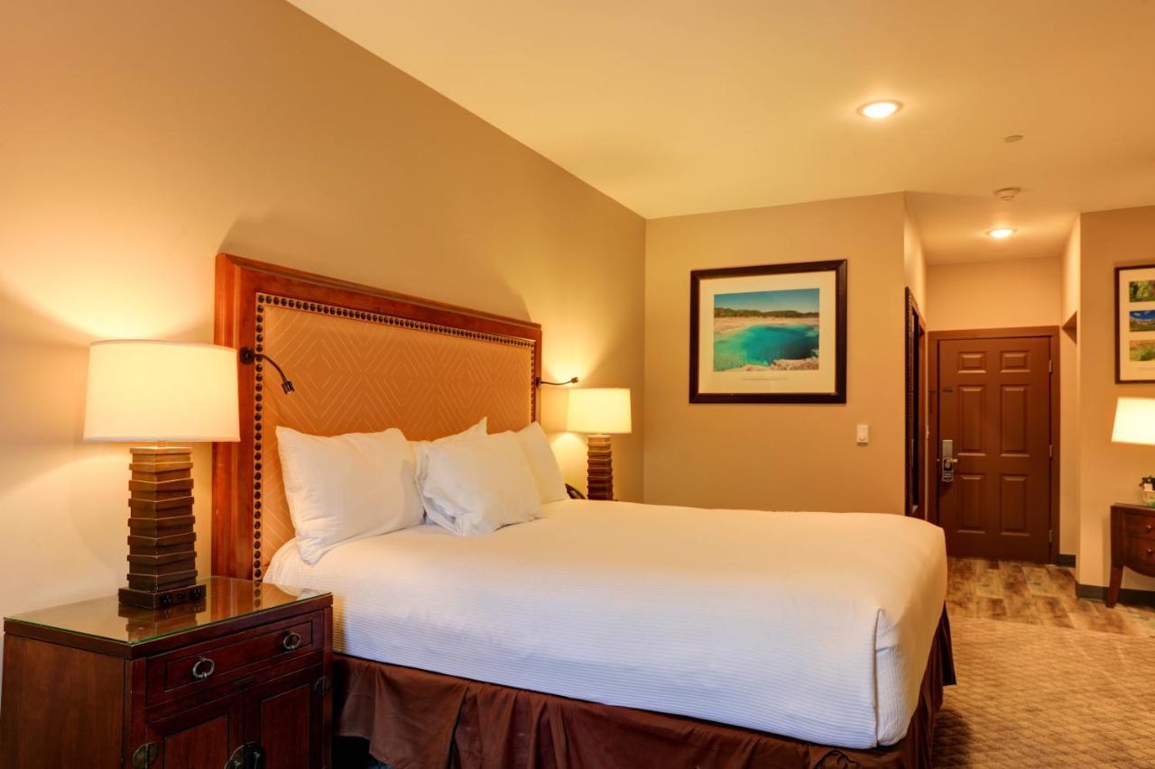 Wagon Wheel Hotel West Yellowstone Esterno foto