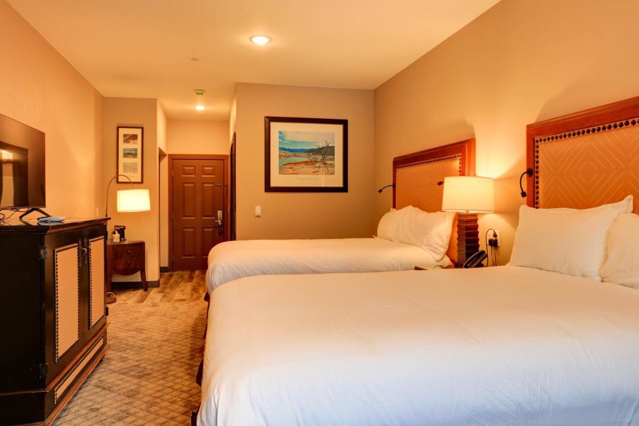 Wagon Wheel Hotel West Yellowstone Esterno foto