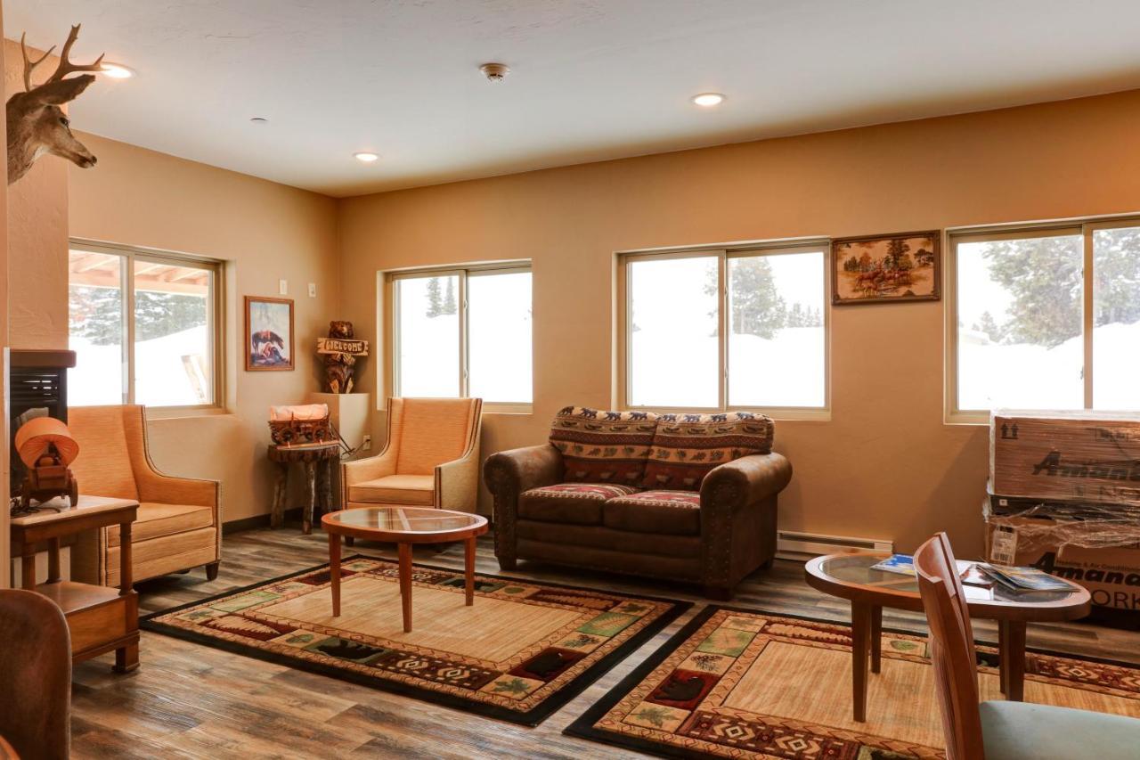 Wagon Wheel Hotel West Yellowstone Esterno foto