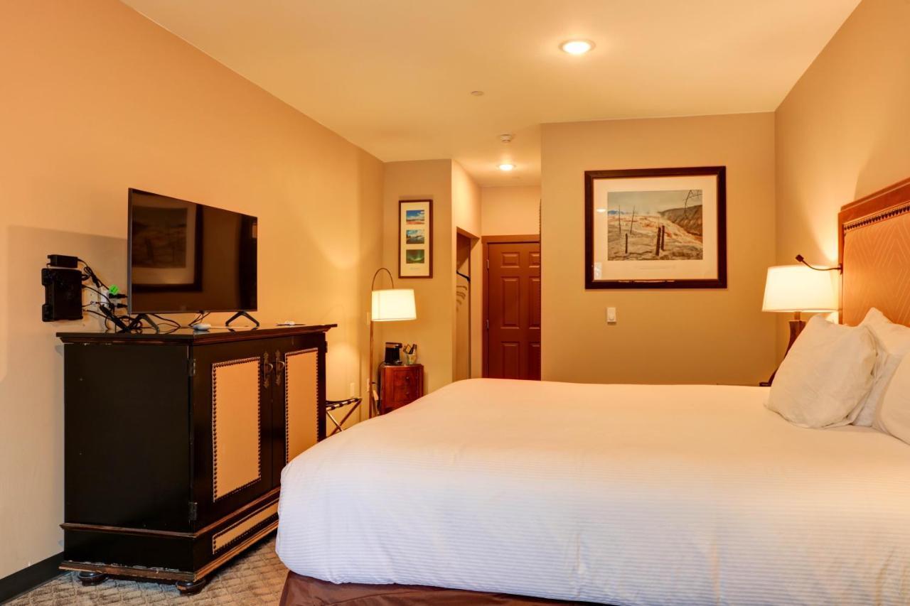 Wagon Wheel Hotel West Yellowstone Esterno foto