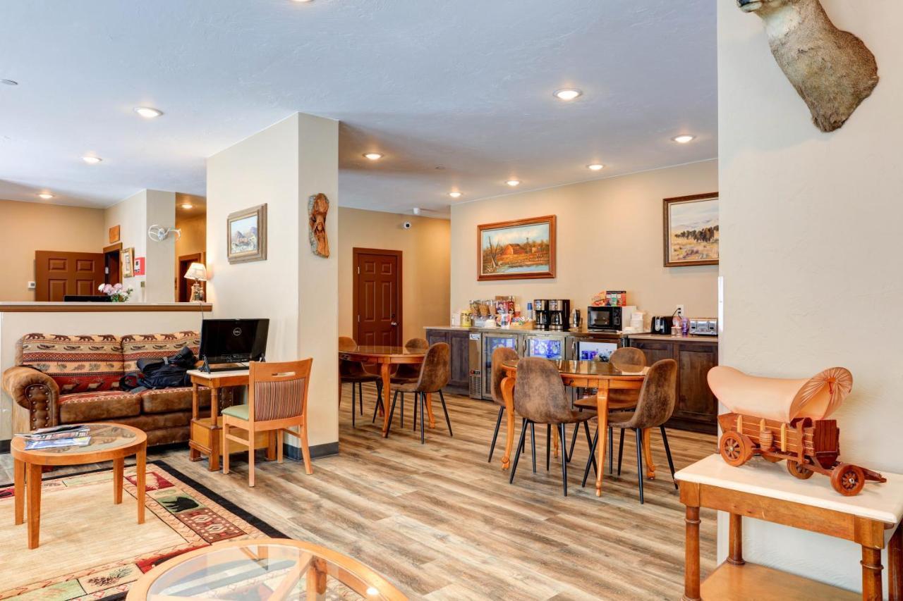 Wagon Wheel Hotel West Yellowstone Esterno foto