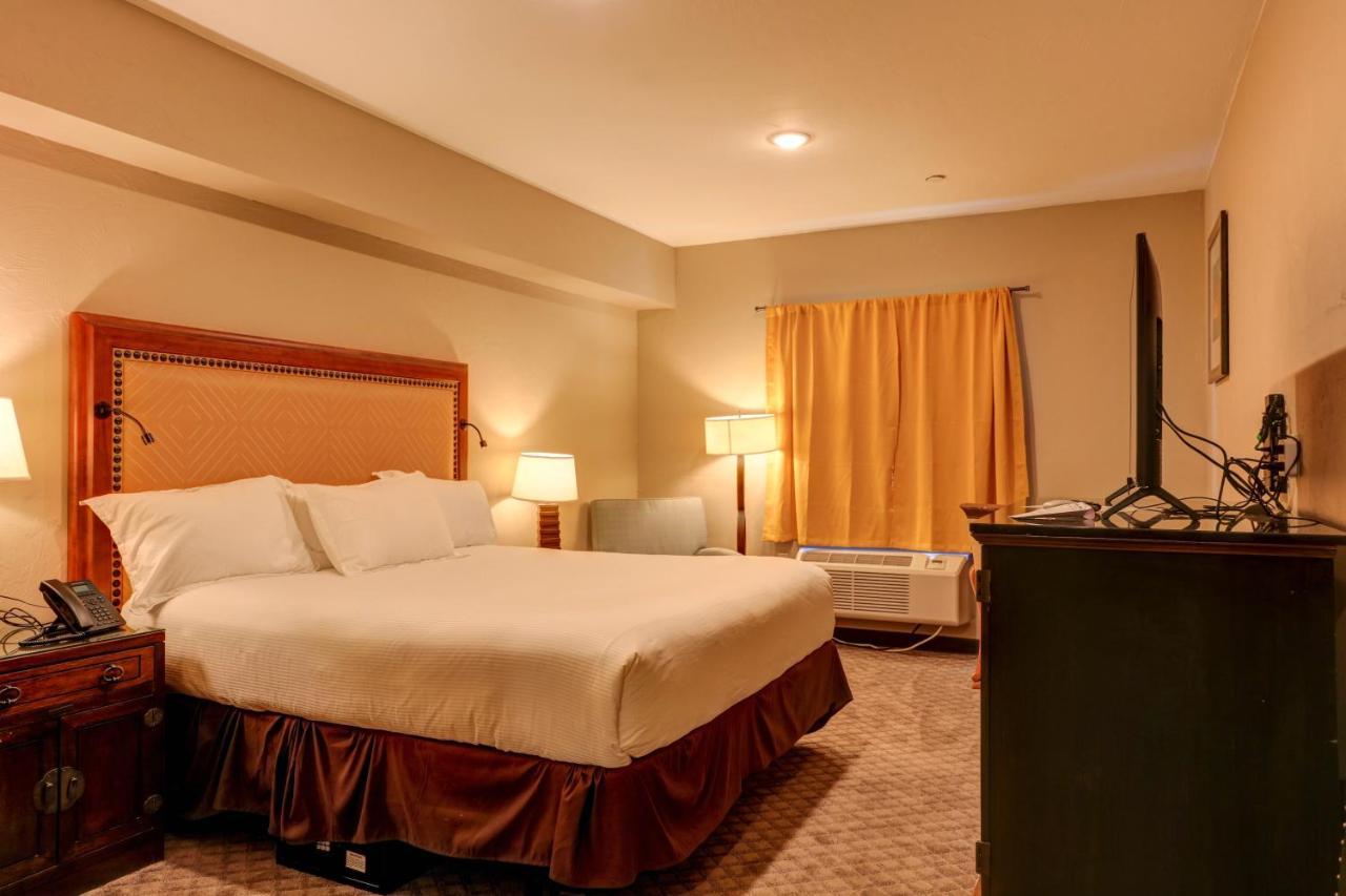 Wagon Wheel Hotel West Yellowstone Esterno foto