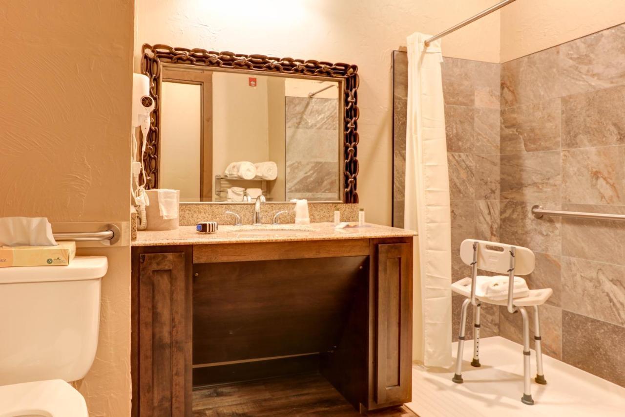 Wagon Wheel Hotel West Yellowstone Esterno foto