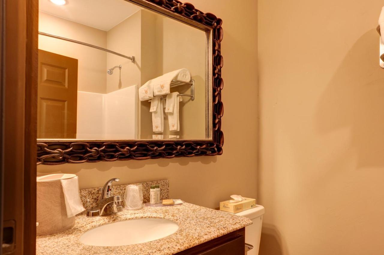 Wagon Wheel Hotel West Yellowstone Esterno foto