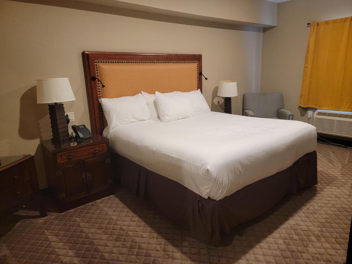 Wagon Wheel Hotel West Yellowstone Esterno foto