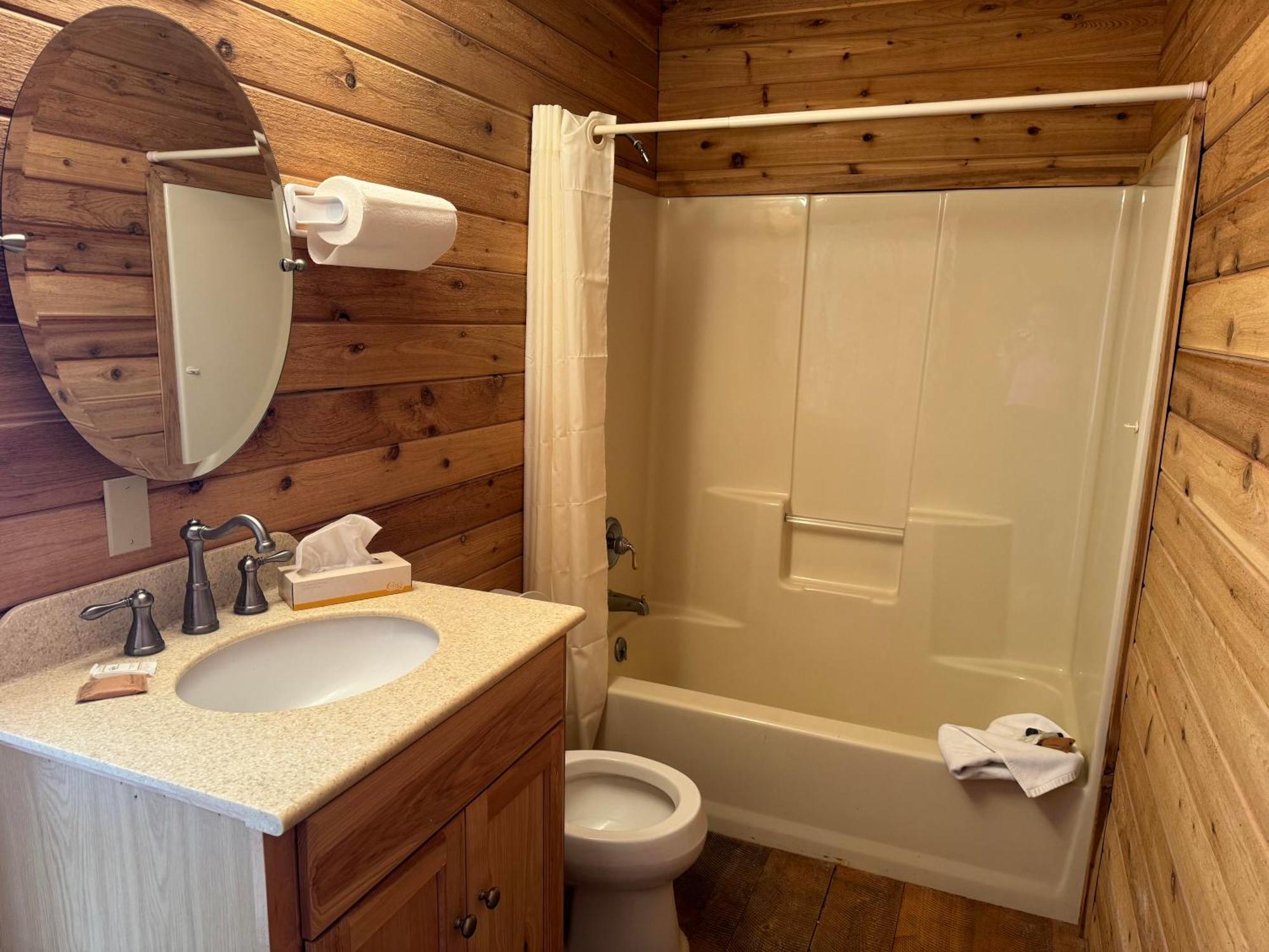Wagon Wheel Hotel West Yellowstone Esterno foto