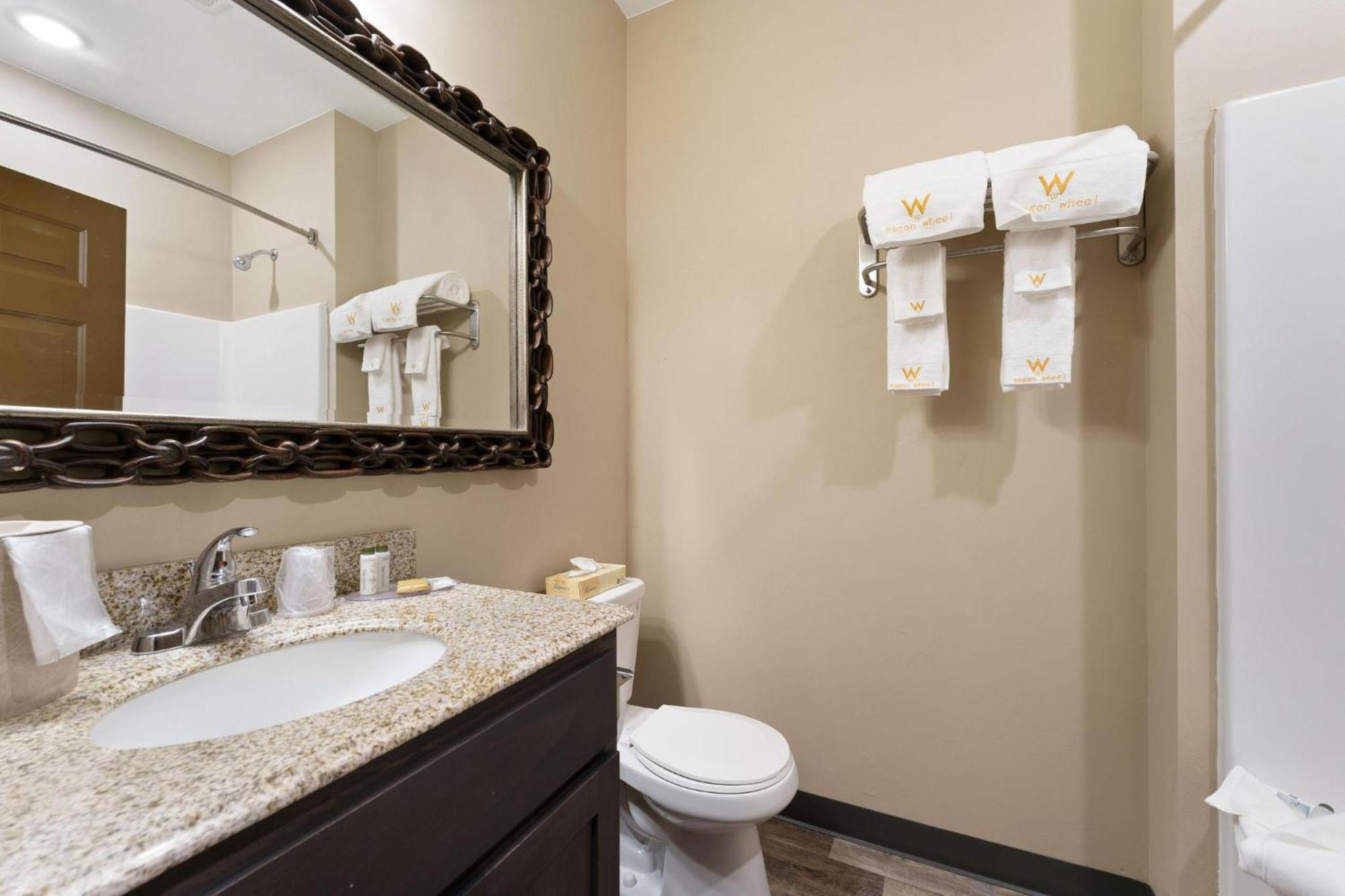 Wagon Wheel Hotel West Yellowstone Esterno foto