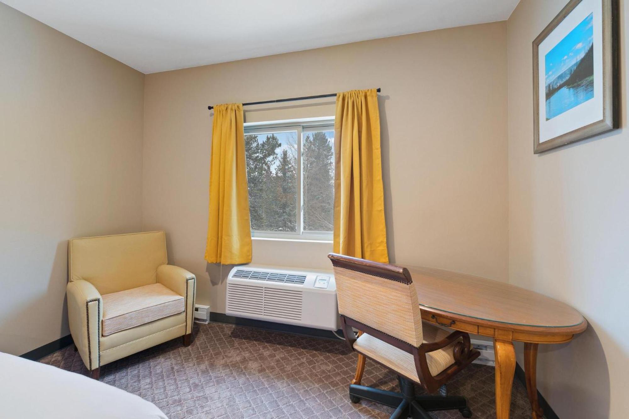 Wagon Wheel Hotel West Yellowstone Esterno foto